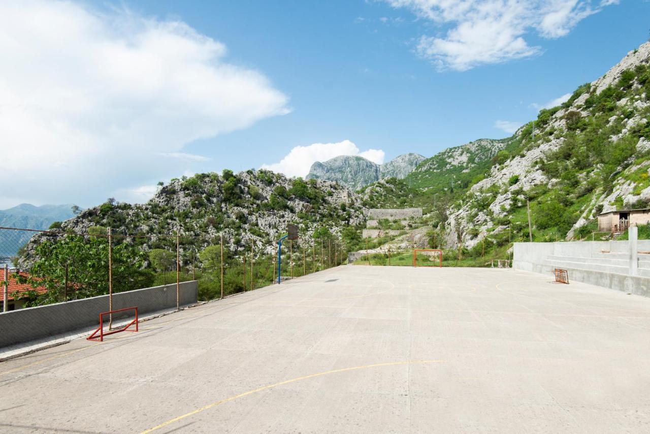 Apartment Galiot Kotor Eksteriør billede